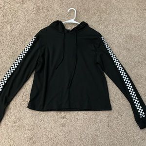 crop black with checker sleeves pullover
